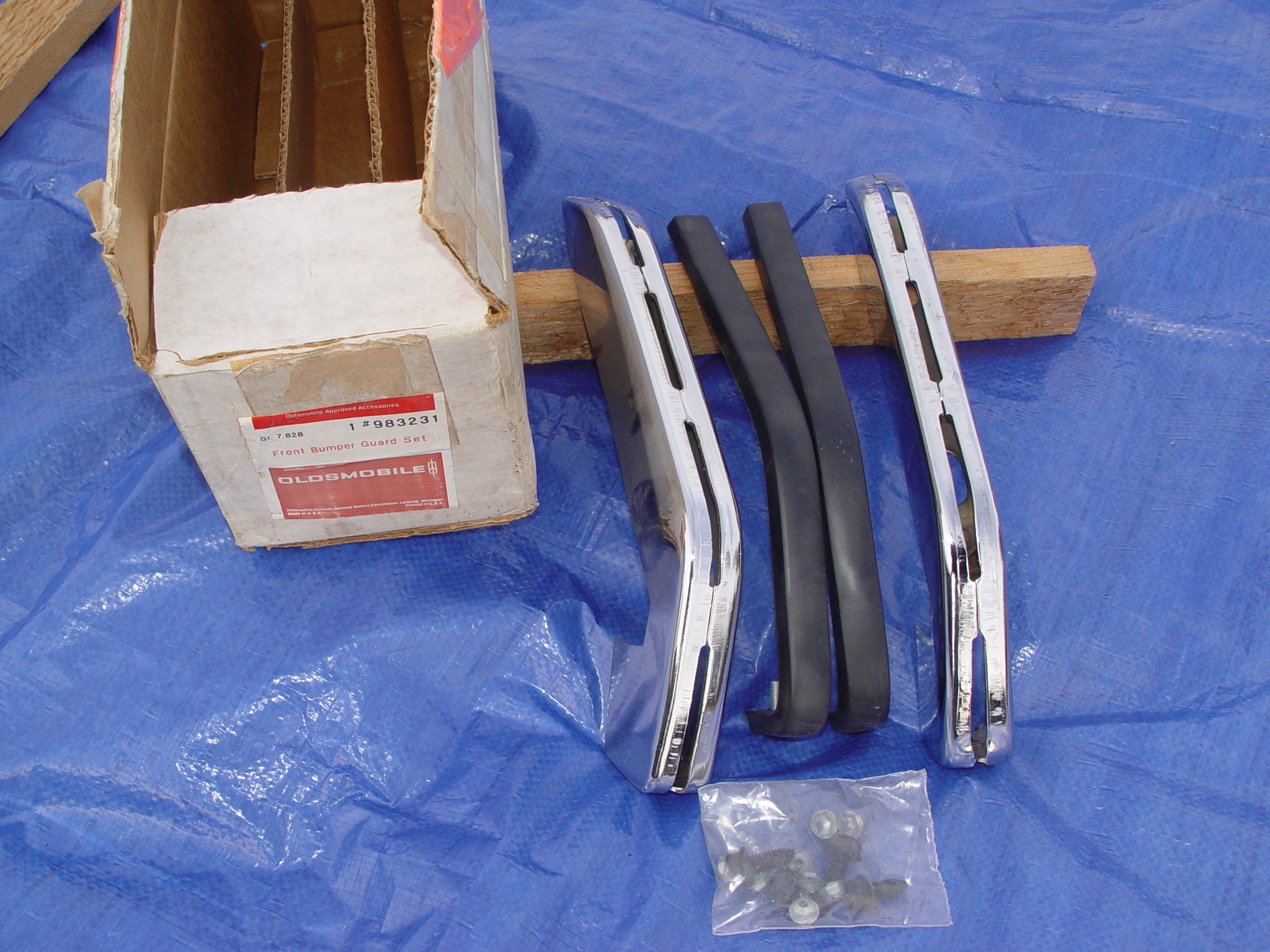 197172 Oldsmobile F85 Front Bumper Guard Package